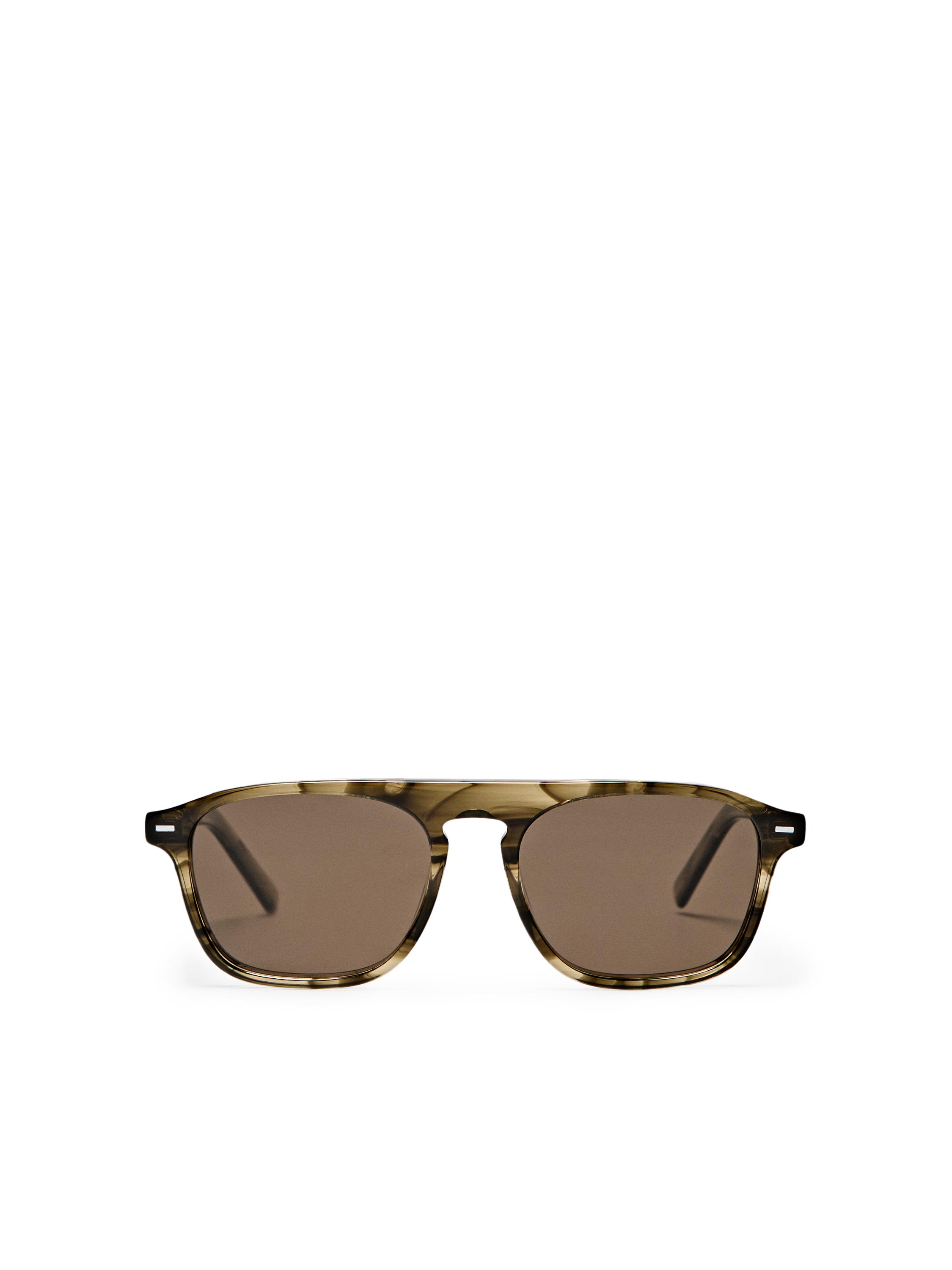 D-frame sunglasses